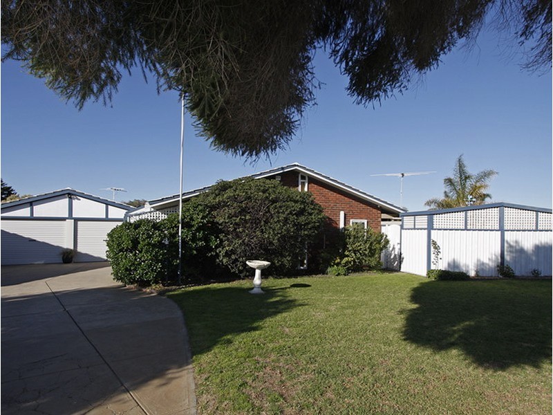 4 Illawarra Court, West Lakes Shore SA 5020